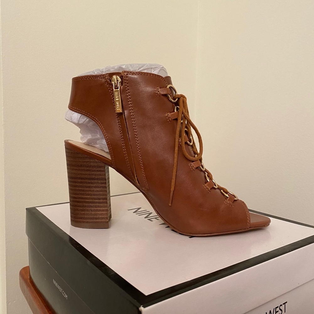 Mint condition Nine West cognac heels